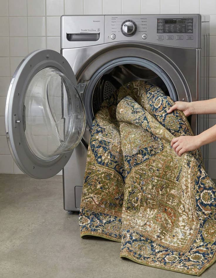 Detail image of 7' 10 x 10'  Washable Traditional Indoor / Outdoor Rug