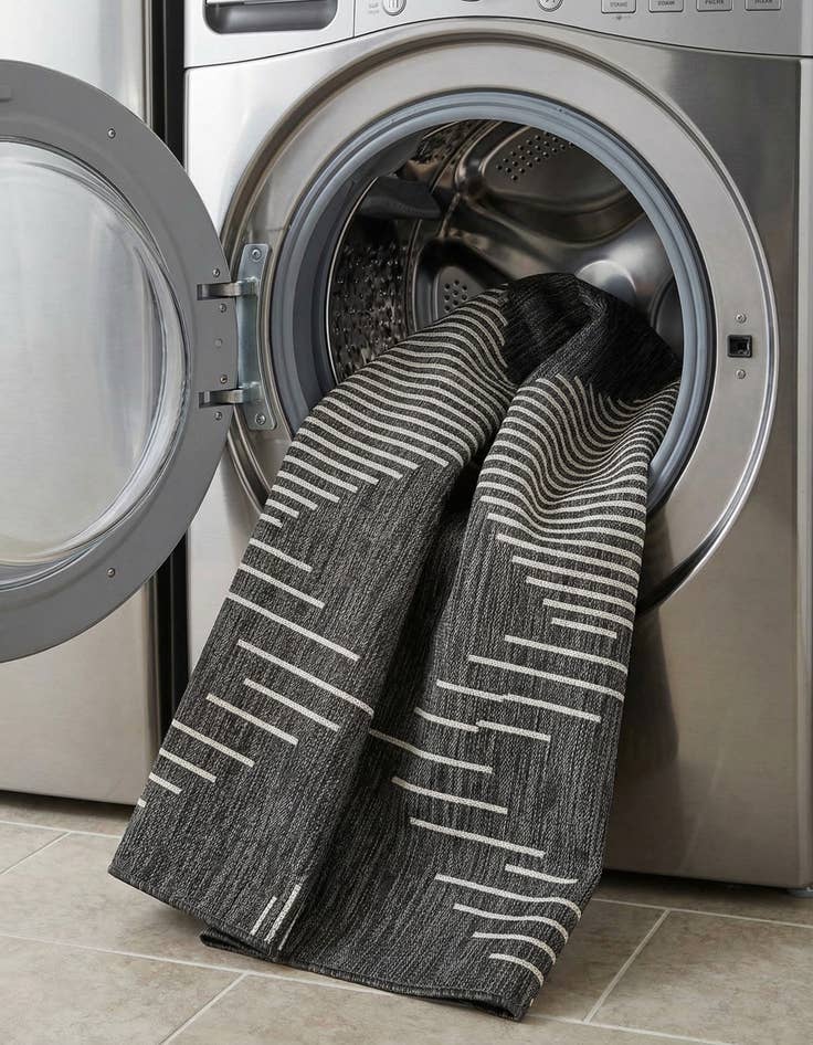 Detail image of  6' 6 x 8' 3  Washable Modern Indoor / Outdoor Rug