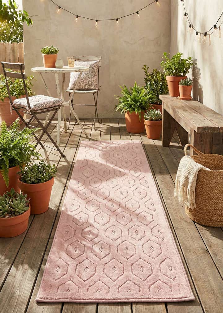 2' x 6' Easy-Clean Trellis Textured Indoor / Outdoor Runner Rug