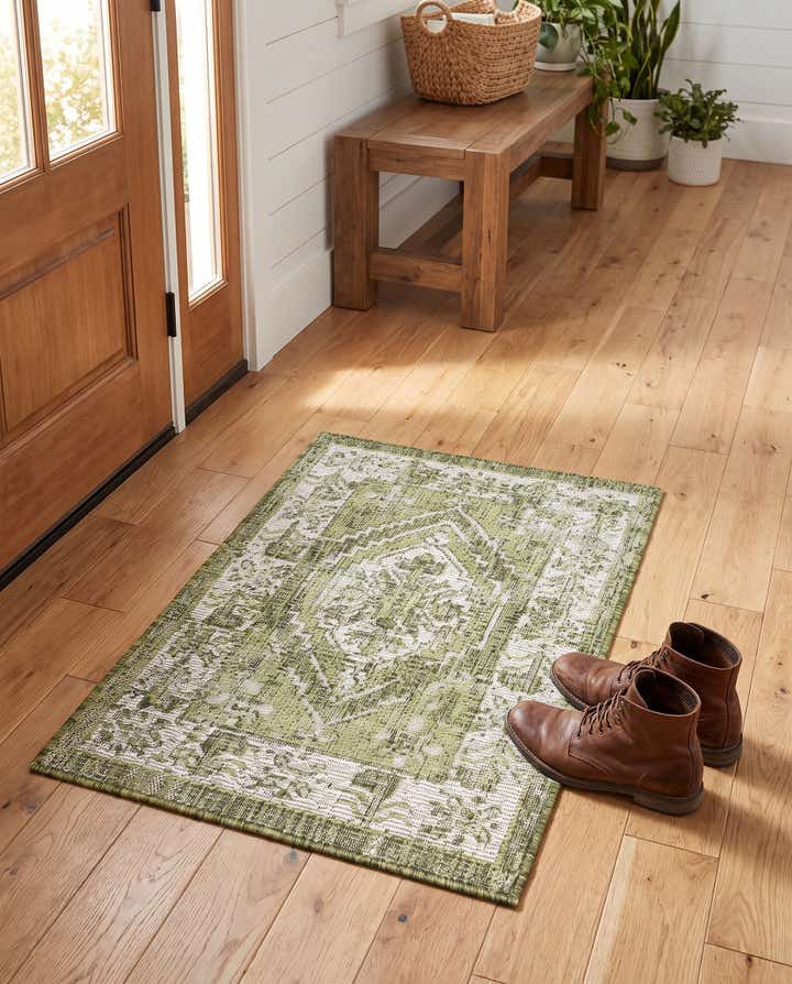2' x 3' Easy-Clean Traditional Indoor / Outdoor Rug