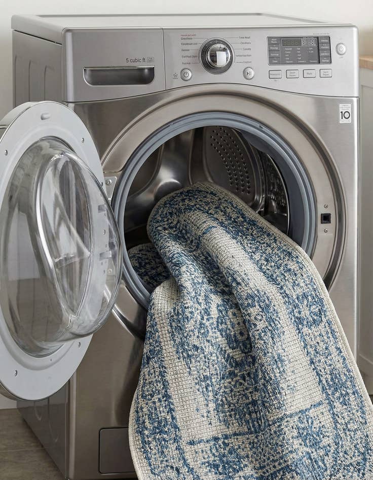 Detail image of 3' x 5' 3  Washable Traditional Indoor / Outdoor Oval Rug