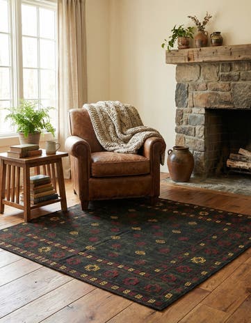 4' 3 x 4' 5 Hand Knotted Sumak Wool Square Rug