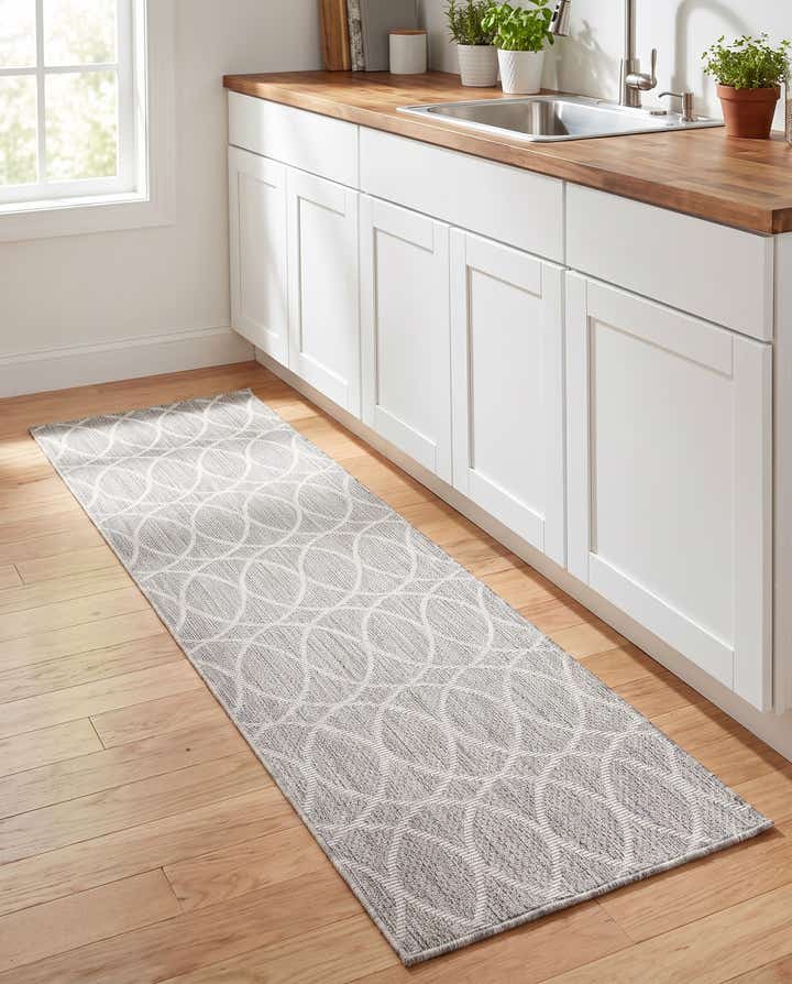 2' x 8' Easy-Clean Trellis Indoor / Outdoor Runner Rug