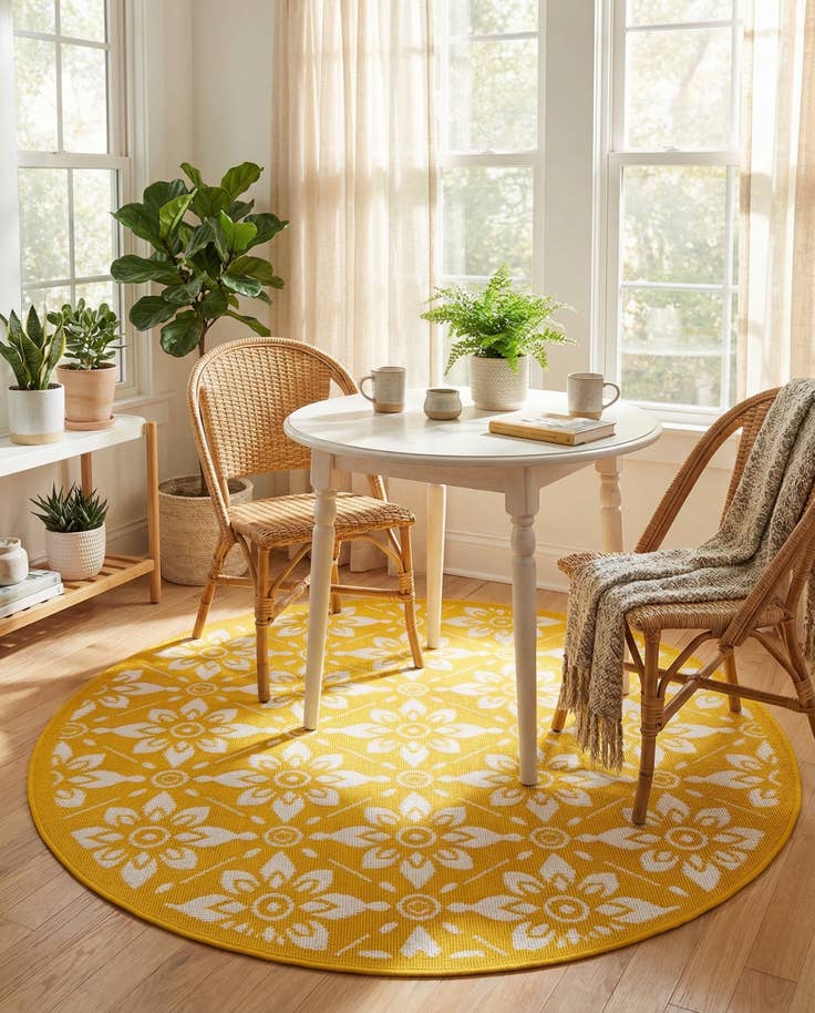 Detail image of 4' x 4' Easy-Clean Trellis Indoor / Outdoor Round Rug