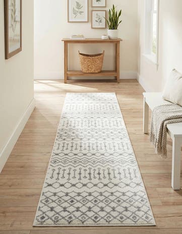 2' 7 x 10' Moroccan Trellis Runner Rug