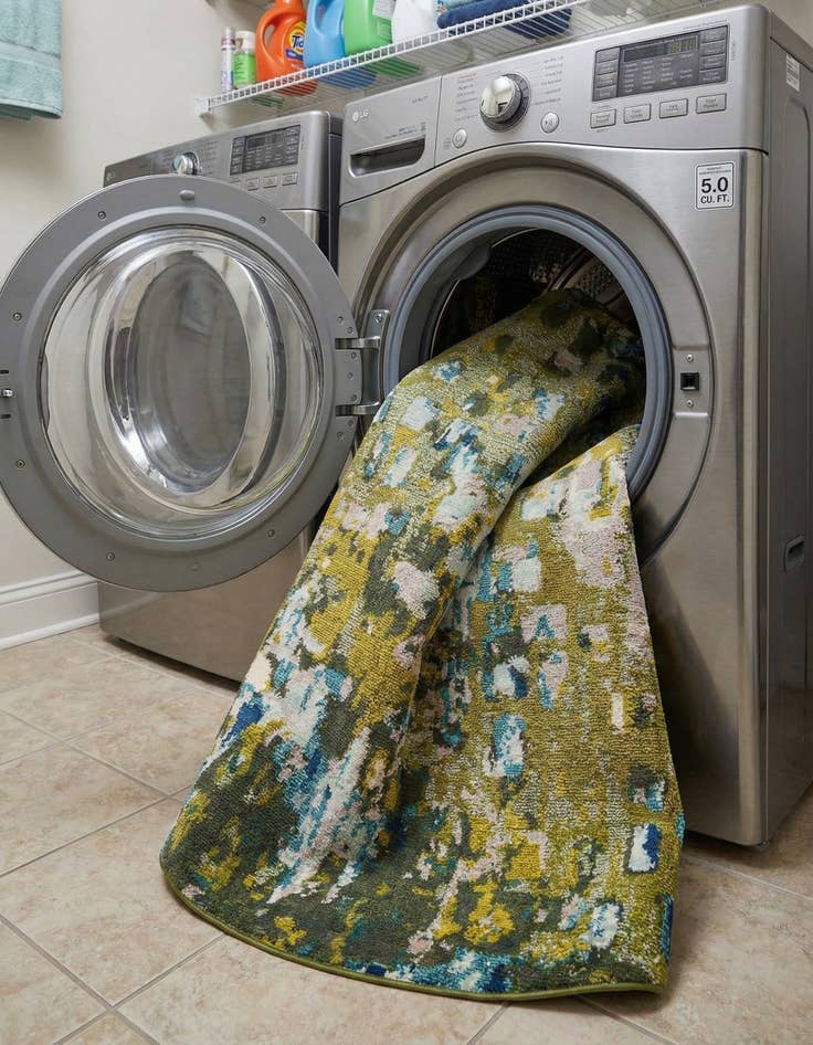 Detail image of 8' x 8'  Washable Barcelona Round Rug