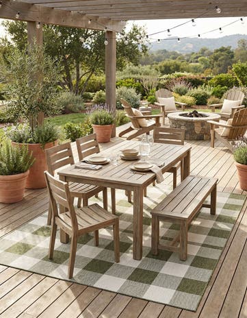 7' 10 x 10' Easy-Clean Checkered Indoor / Outdoor Rug