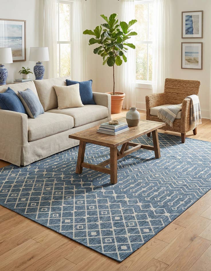 Detail image of 10' x 14' Easy-Clean Trellis Indoor / Outdoor Rug