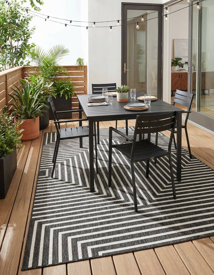 Detail image of 6' x 9'  Washable Modern Indoor / Outdoor Rug