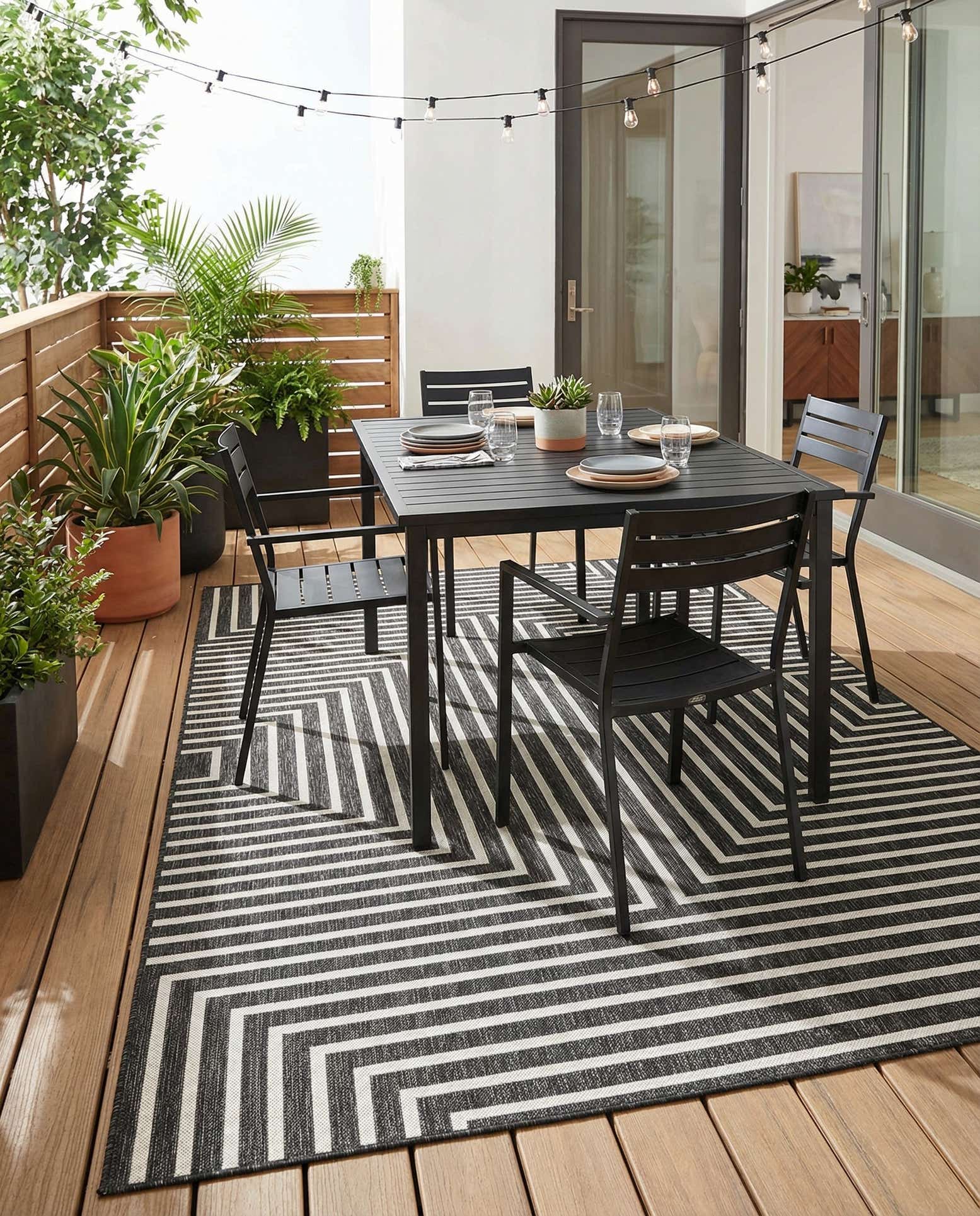 6' x 9' Easy-Clean Modern Indoor / Outdoor Rug