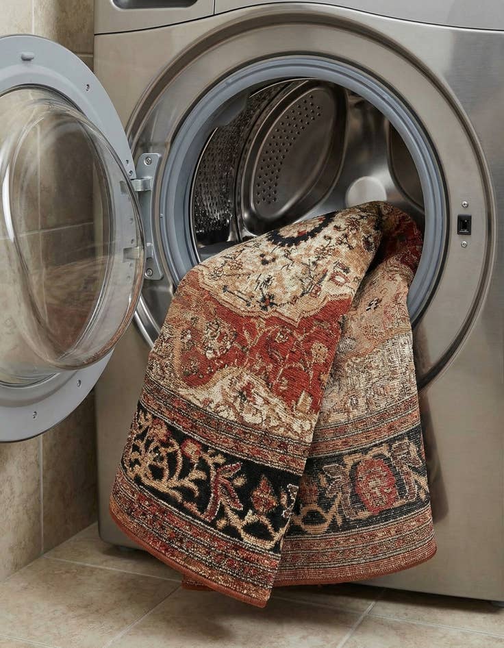 Detail image of 5' x 5'  Washable Traditional Indoor / Outdoor Round Rug