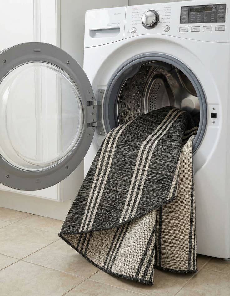 Detail image of 6' x 6'  Washable Jill Zarin Anguilla Indoor / Outdoor Round Rug