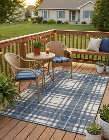 5' 3 x 8' Easy-Clean Checkered Indoor / Outdoor Rug