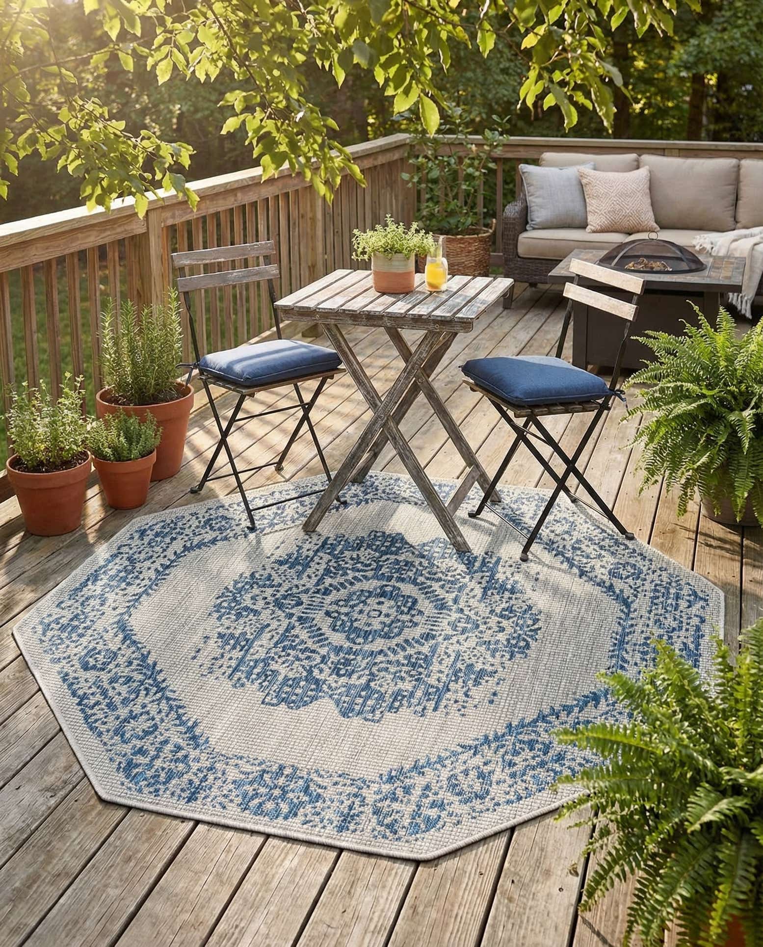 5' 3 x 5' 3 Easy-Clean Traditional Indoor / Outdoor Octagon Rug