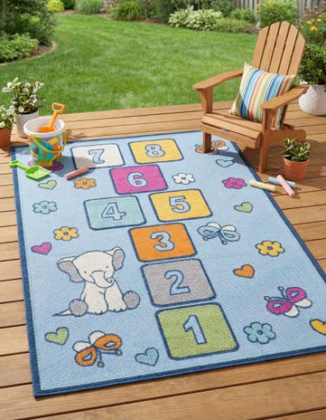 5' 3 x 7' 7 Easy-Clean Indoor / Outdoor Rug