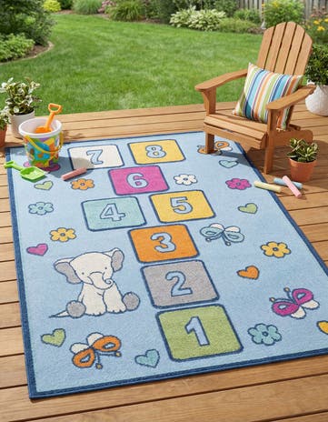 5' 3 x 7' 7 Easy-Clean Indoor / Outdoor Rug
