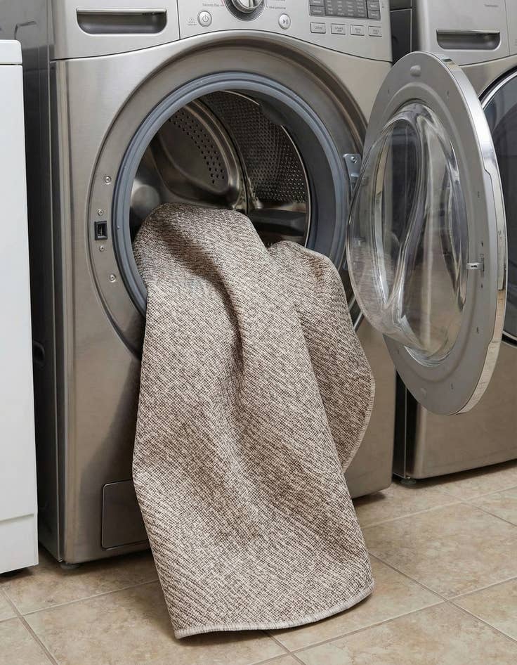 Detail image of 3' x 3'  Washable Solid Indoor / Outdoor Round Rug