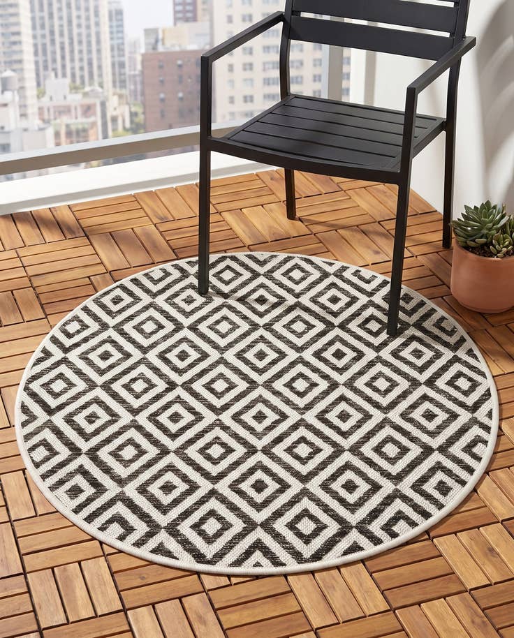 Detail image of 3' x 3' Easy-Clean Jill Zarin Costa Rica Indoor / Outdoor Round Rug