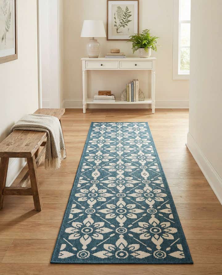2' x 8' Easy-Clean Trellis Indoor / Outdoor Runner Rug