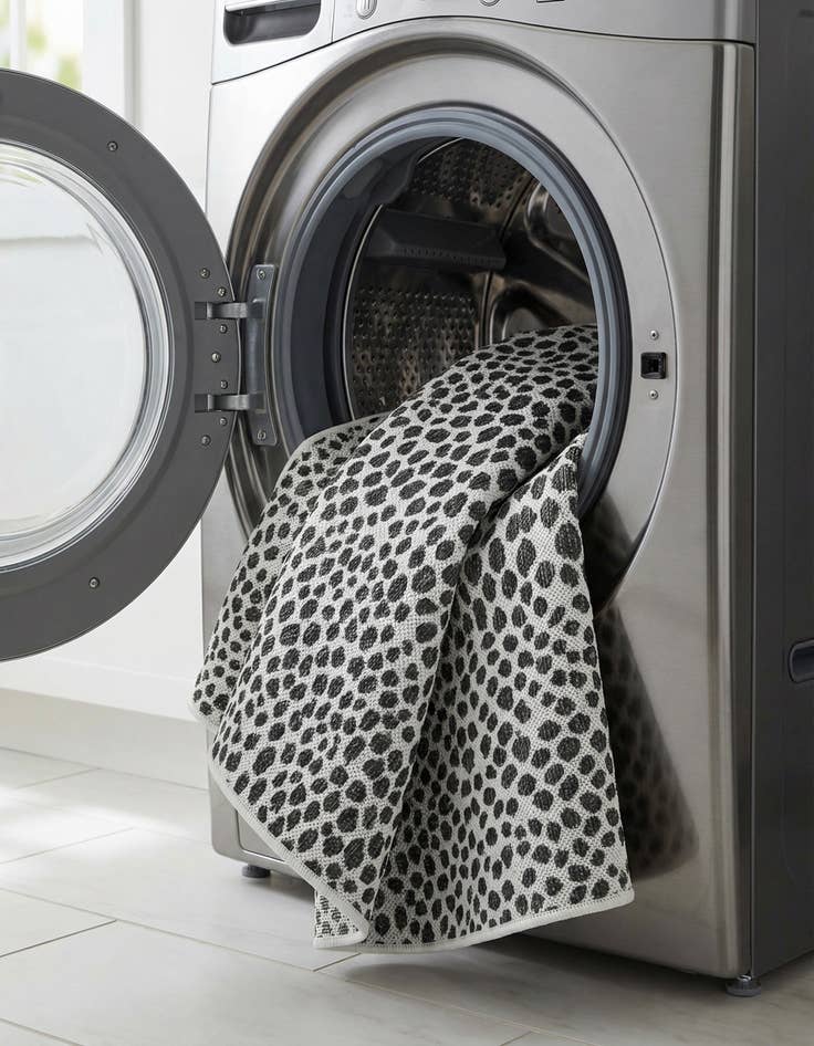 Detail image of 3' x 3'  Washable Jill Zarin Cape Town Indoor / Outdoor Round Rug