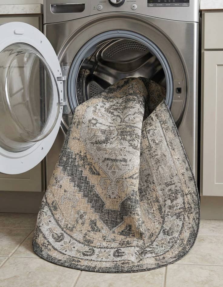 Detail image of  7' 10 x 10'  Washable Traditional Indoor / Outdoor Oval Rug