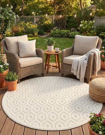 5' 3 x 5' 3 Easy-Clean Trellis Textured Indoor / Outdoor Round Rug