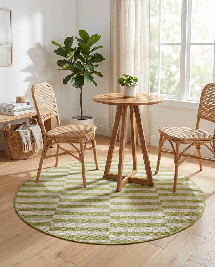 Detail image of 4' x 4' Easy-Clean Striped Indoor / Outdoor Round Rug