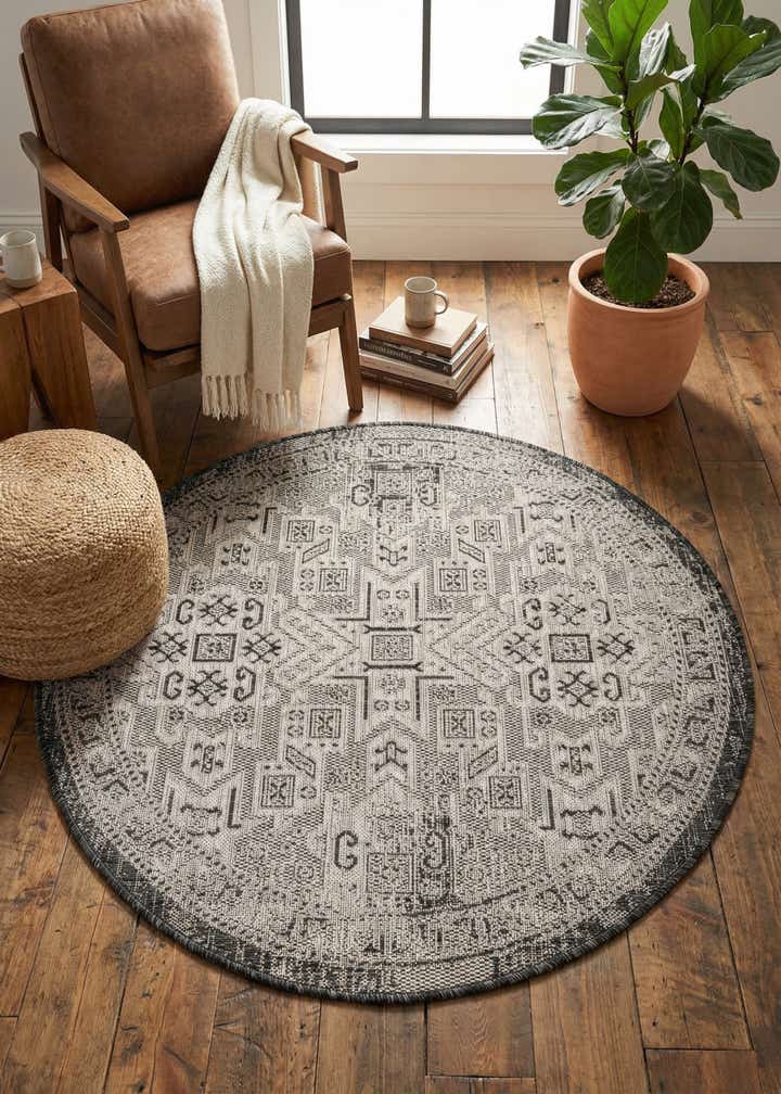 4' x 4' Easy-Clean Aztec Indoor / Outdoor Round Rug