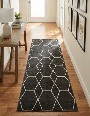 3' 2 x 6' 6 Trellis Frieze Runner Rug