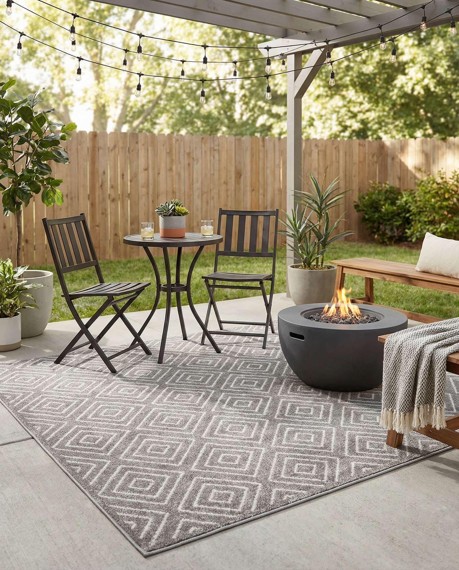 5' 3 x 7' 8 Easy-Clean Modern Indoor / Outdoor Rug