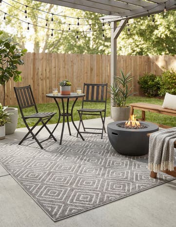 5' 3 x 7' 8 Easy-Clean Modern Indoor / Outdoor Rug