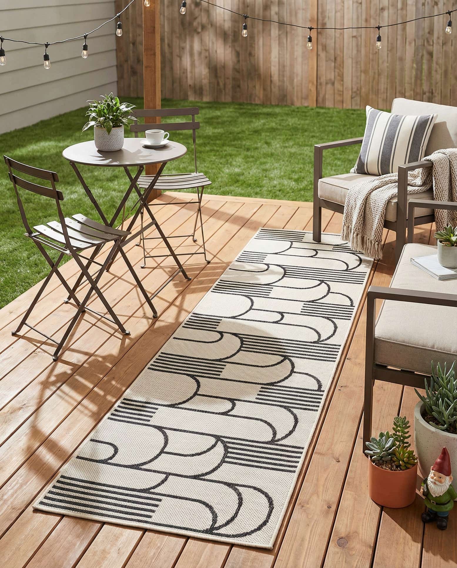 2' x 6' Easy-Clean Modern Indoor / Outdoor Runner Rug