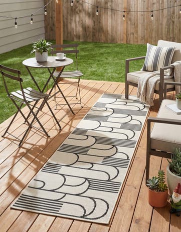 2' x 6' Easy-Clean Modern Indoor / Outdoor Runner Rug