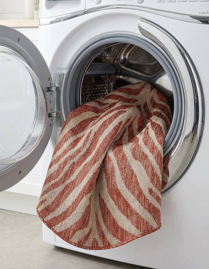 Detail image of 4' x 4'  Washable Safari Indoor / Outdoor Round Rug