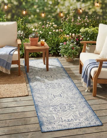 2' x 8' Easy-Clean Aztec Indoor / Outdoor Runner Rug
