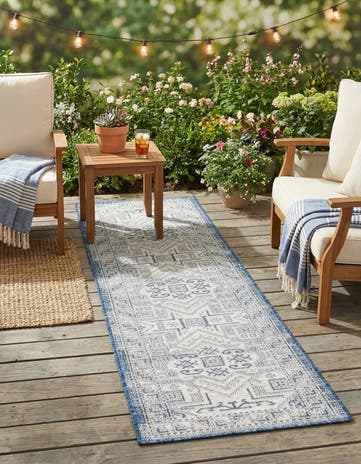 2' x 8' Easy-Clean Aztec Indoor / Outdoor Runner Rug