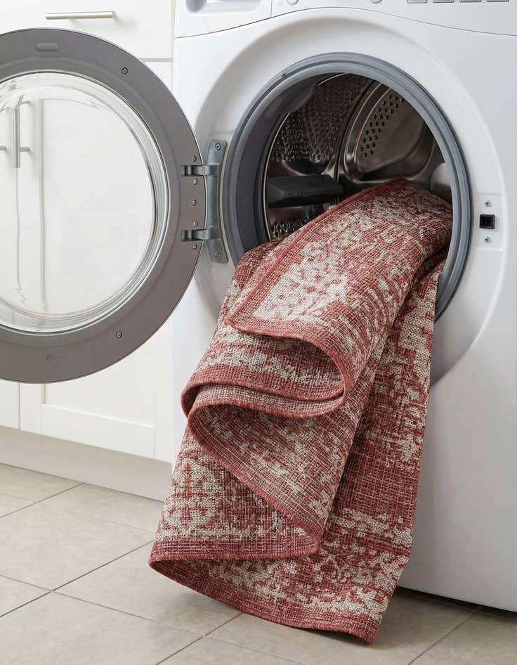 Detail image of  7' x 10'  Washable Traditional Indoor / Outdoor Rug