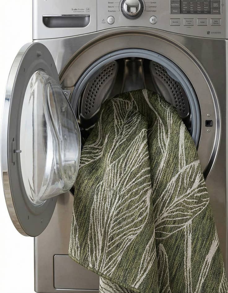 Detail image of  5' 3 x 5' 3  Washable Botanical Indoor / Outdoor Round Rug