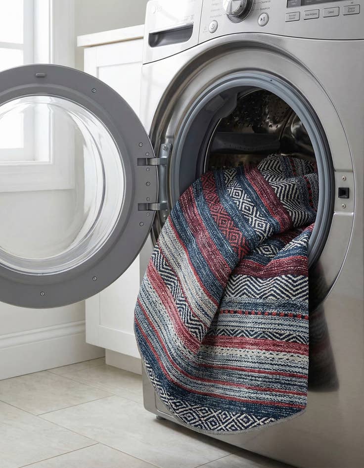 Detail image of 6' x 6'  Washable Yara Round Rug