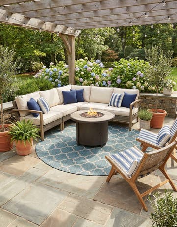 10' 8 x 10' 8 Easy-Clean Lattice Indoor / Outdoor Round Rug