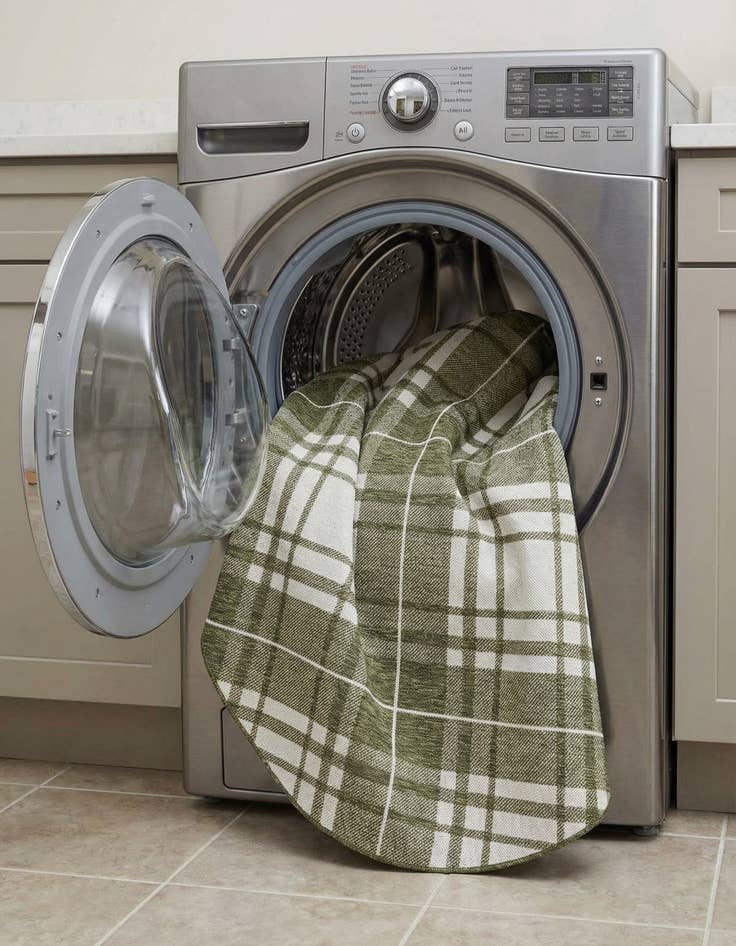 Detail image of  7' 10 x 7' 10  Washable Checkered Indoor / Outdoor Round Rug