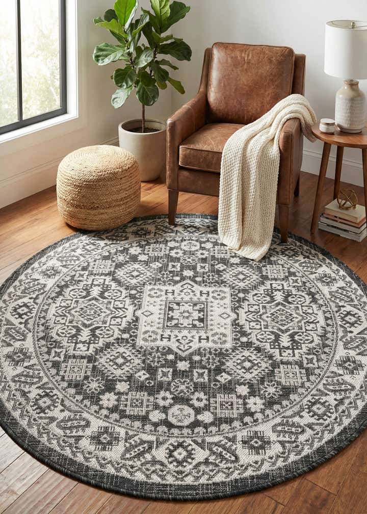 4' x 4' Easy-Clean Aztec Indoor / Outdoor Round Rug
