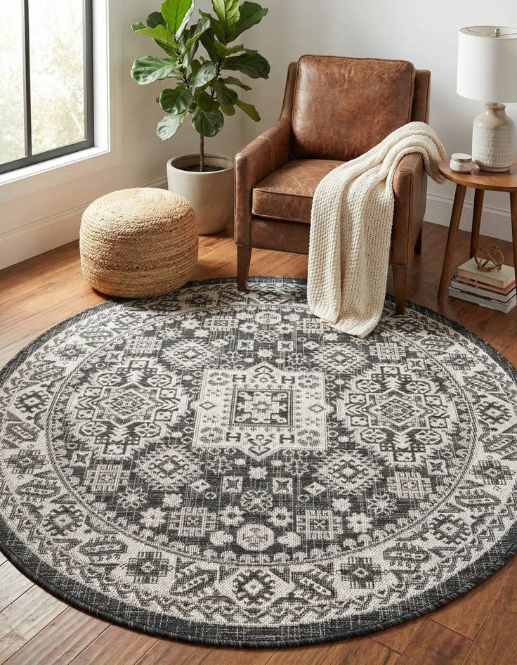Detail image of 4' x 4'  Washable Aztec Indoor / Outdoor Round Rug