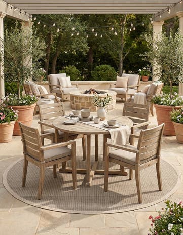 7' 10 x 7' 10 Easy-Clean Border Indoor / Outdoor Round Rug