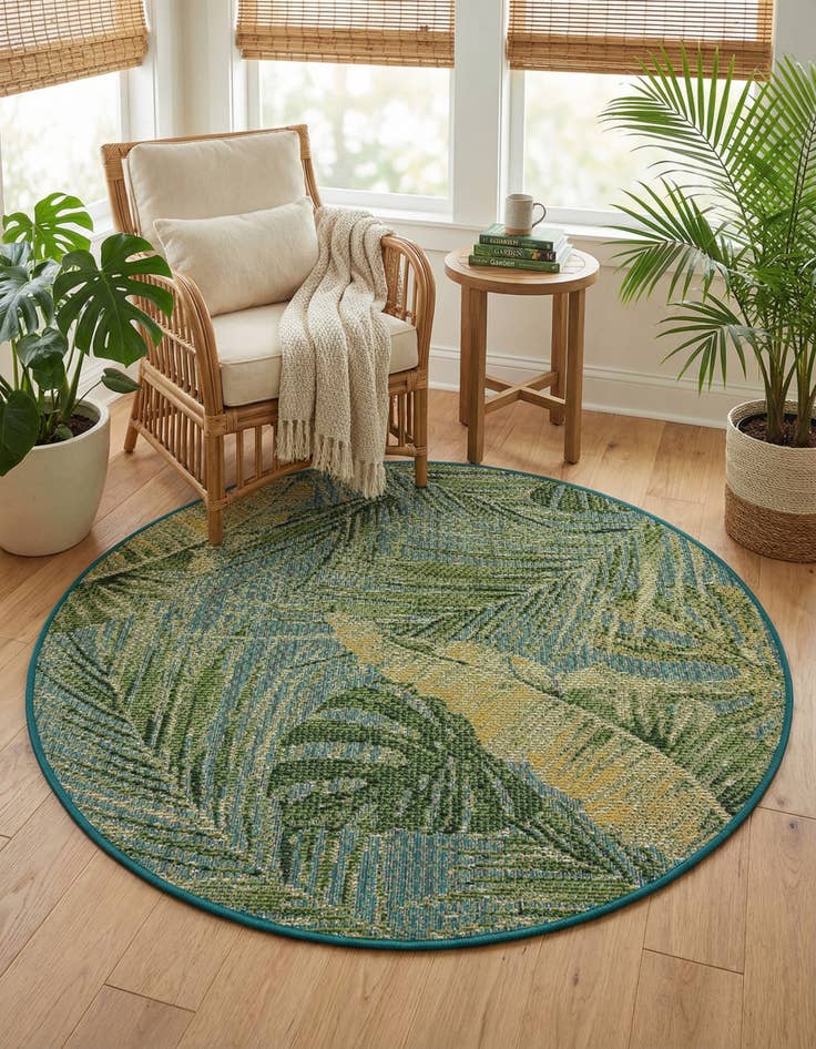 Detail image of 4' x 4'  Washable Botanical Indoor / Outdoor Round Rug