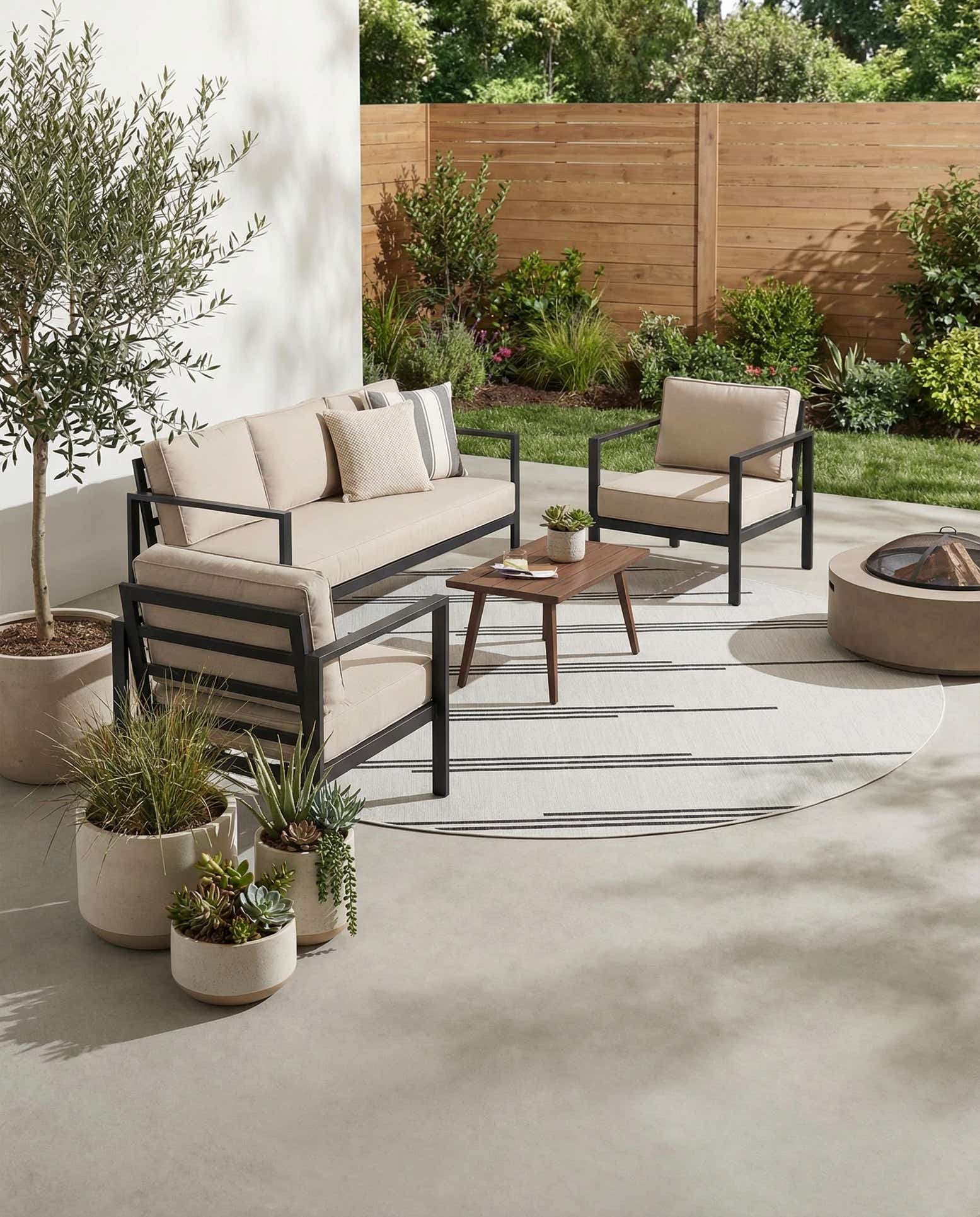 10' x 10' Easy-Clean Modern Indoor / Outdoor Round Rug