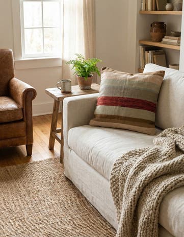 2' 3 x 2' 4 Hand Woven Pillow Wool Square Rug