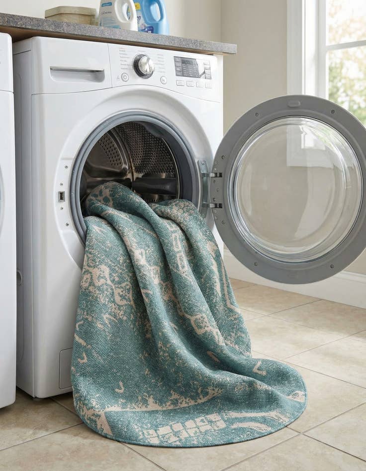 Detail image of  7' 10 x 7' 10  Washable Bohemian Indoor / Outdoor Round Rug