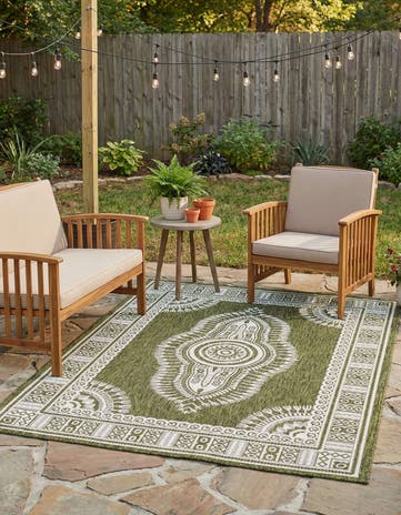 5' 3 x 7' Easy-Clean Traditional Indoor / Outdoor Rug