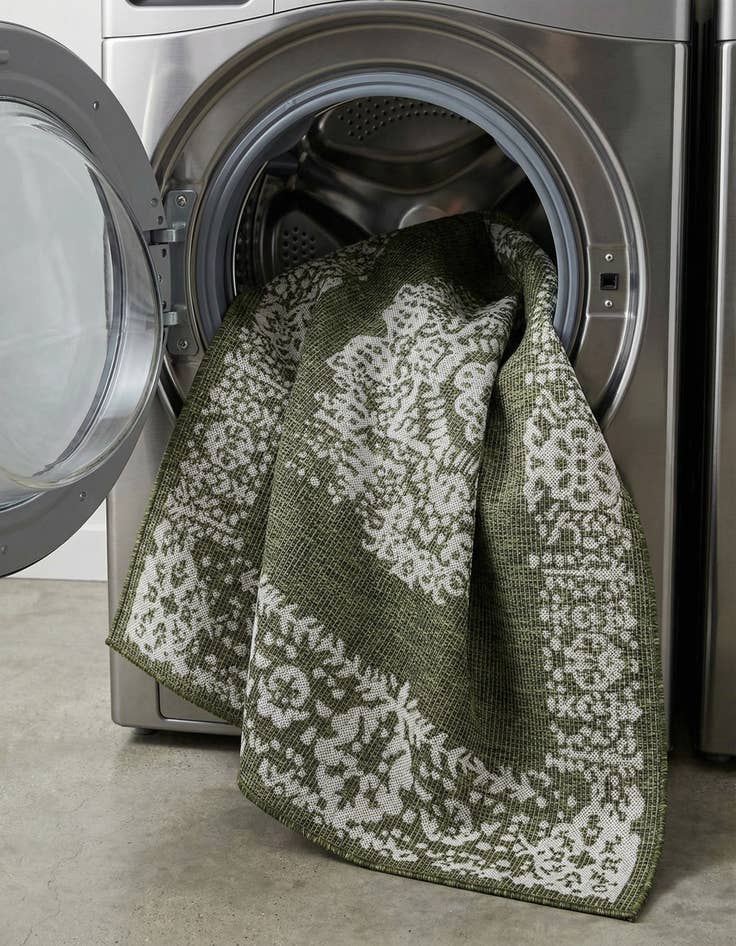 Detail image of  6' x 6'  Washable Traditional Indoor / Outdoor Square Rug